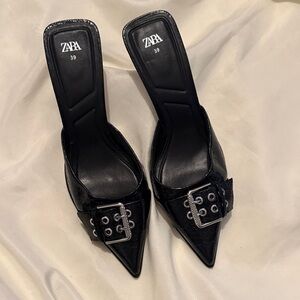 Zara Black Women's Buckle Pointed Toe Mules size 39/8